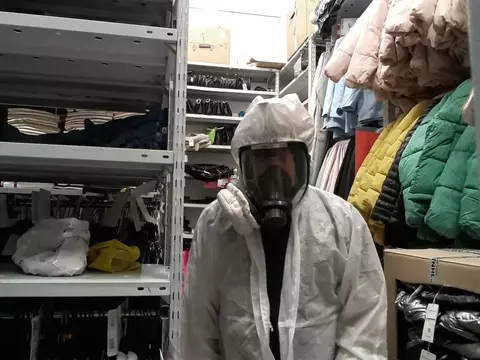 Нейтрализовали моль в магазине известного бренда одежды